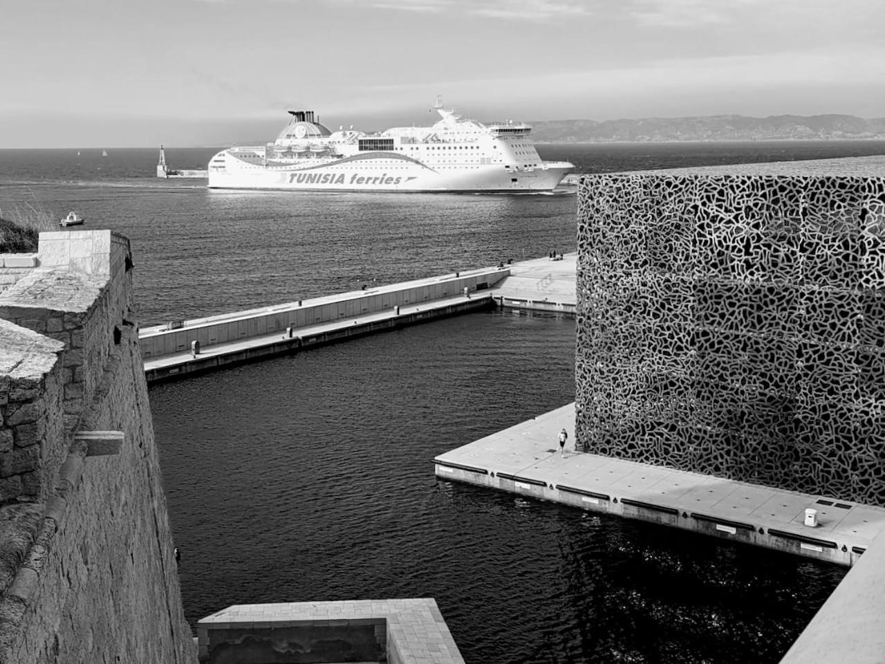 Vue Mer Le Panoramique Vieux-Port De マルセイユ エクステリア 写真
